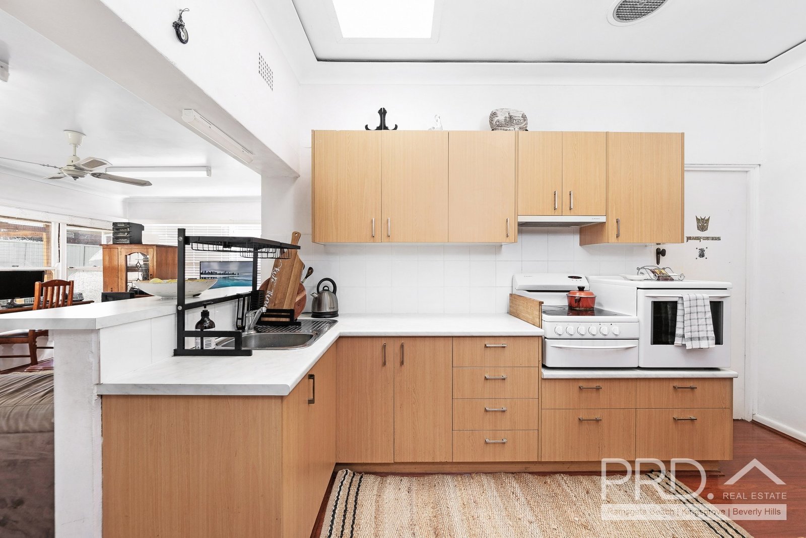 15 Woorail Avenue KINGSGROVE 4