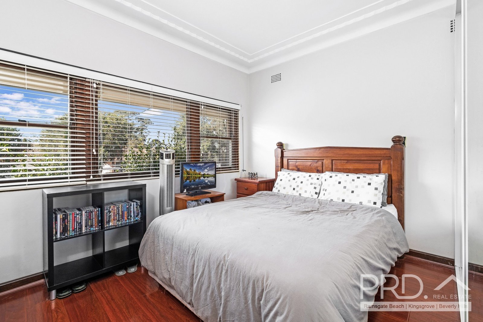 15 Woorail Avenue KINGSGROVE 6