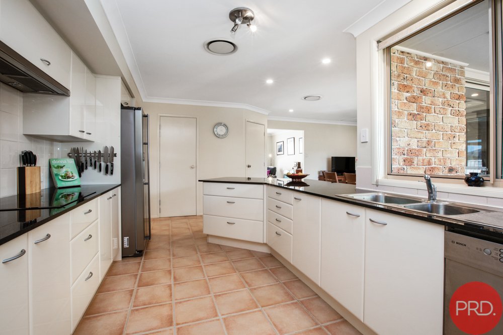 15 Yaldara Avenue THORNTON 4