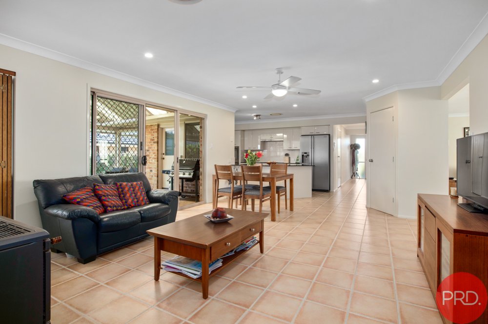 15 Yaldara Avenue THORNTON 6