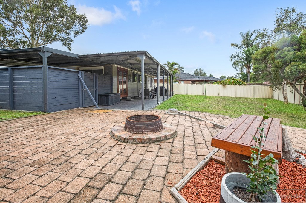 15 Young Close THORNTON 14