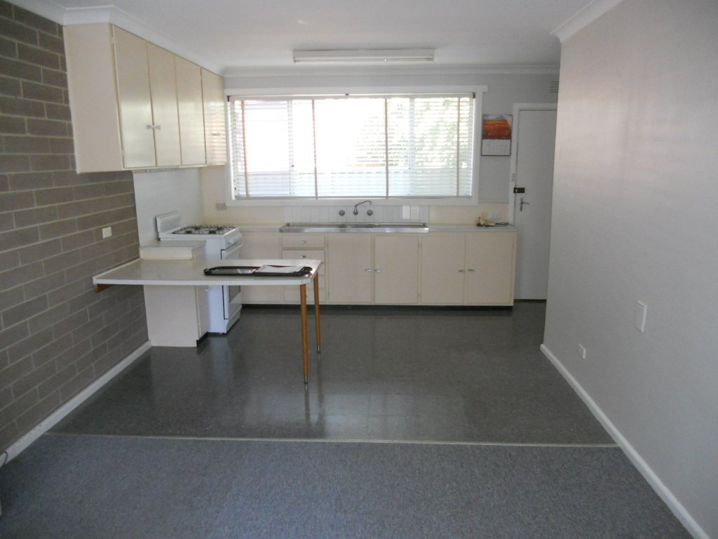 1/50 Cambridge Street WENDOUREE 4