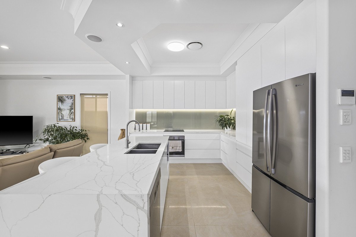 150 Dunlin Drive BURLEIGH WATERS 2