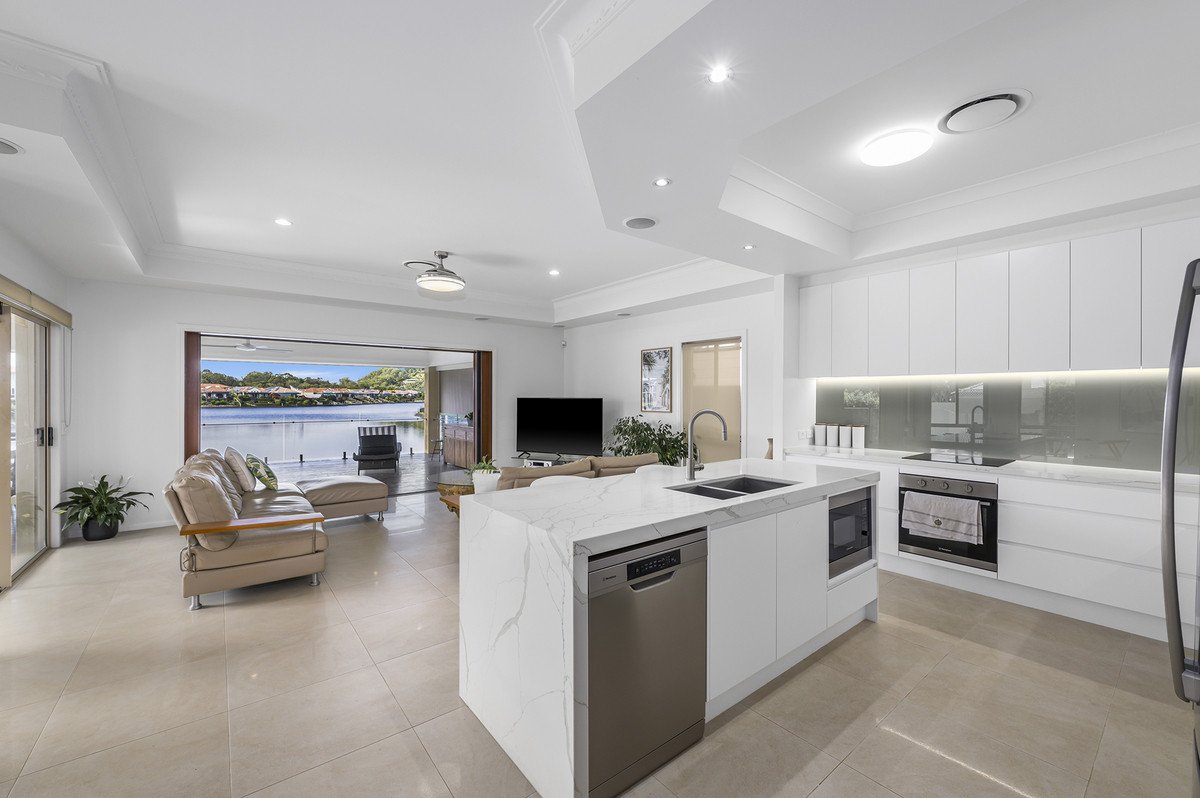 150 Dunlin Drive BURLEIGH WATERS 4