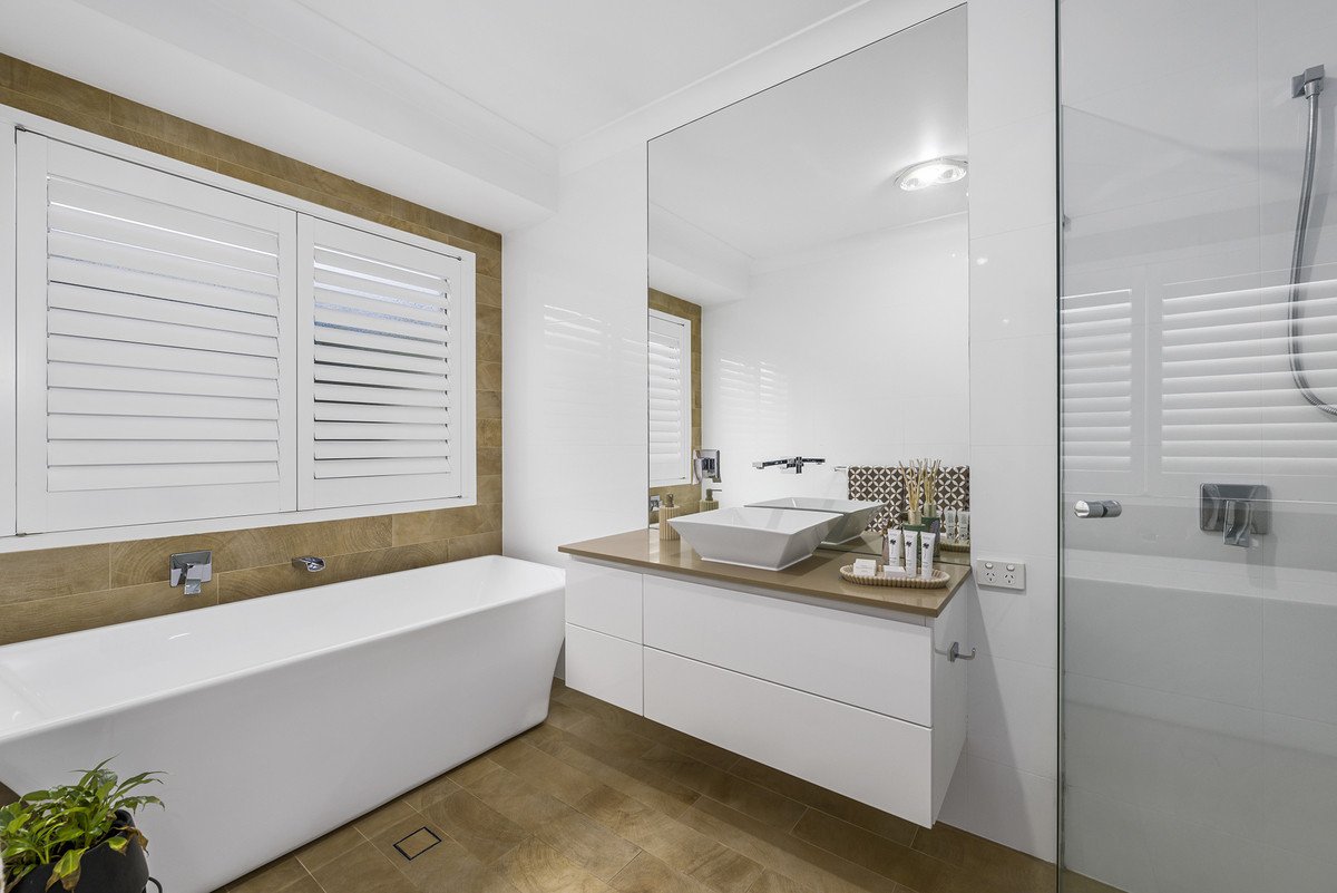 150 Dunlin Drive BURLEIGH WATERS 6