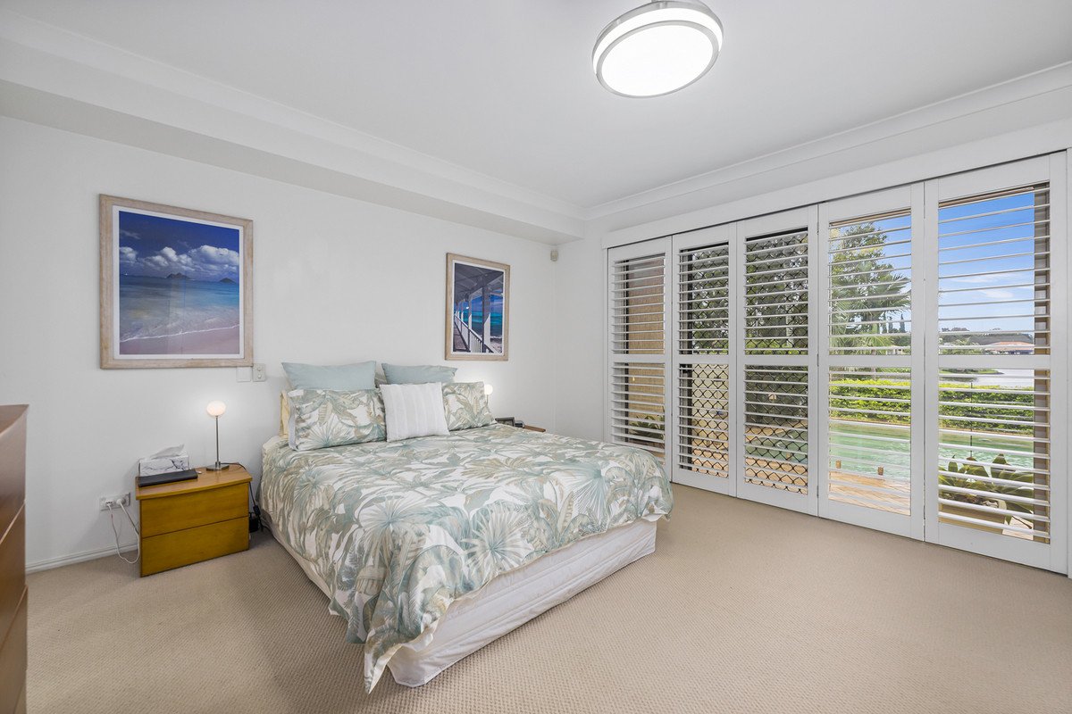 150 Dunlin Drive BURLEIGH WATERS 11