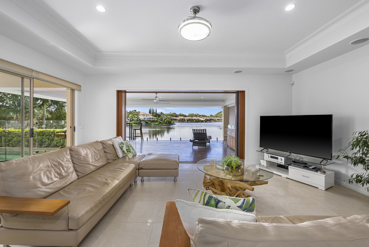 150 Dunlin Drive BURLEIGH WATERS 14