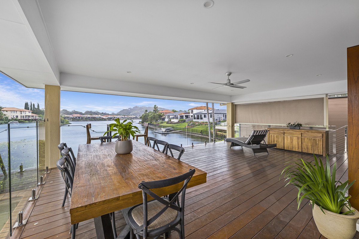 150 Dunlin Drive BURLEIGH WATERS 16