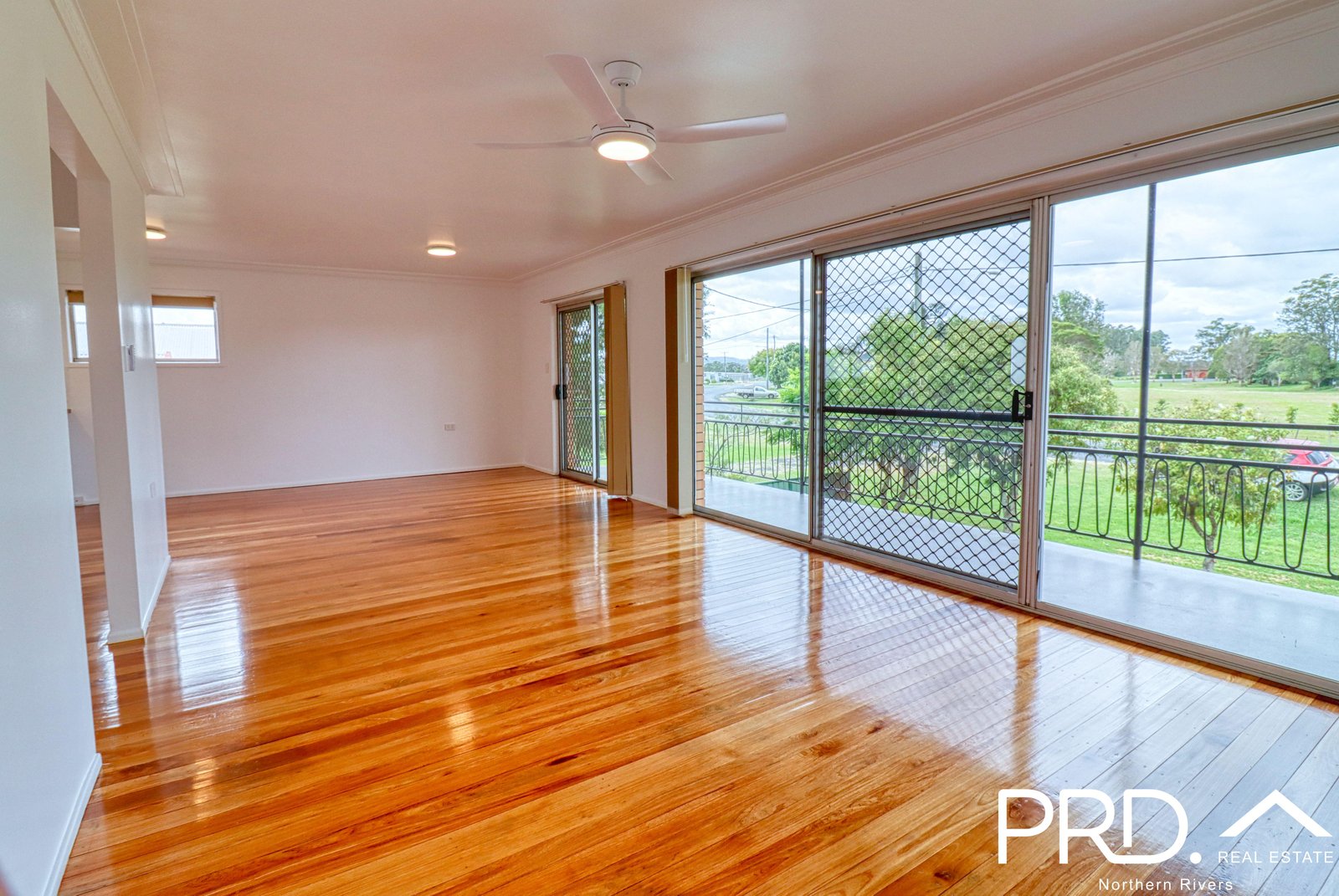 1/50 East Street CASINO 3