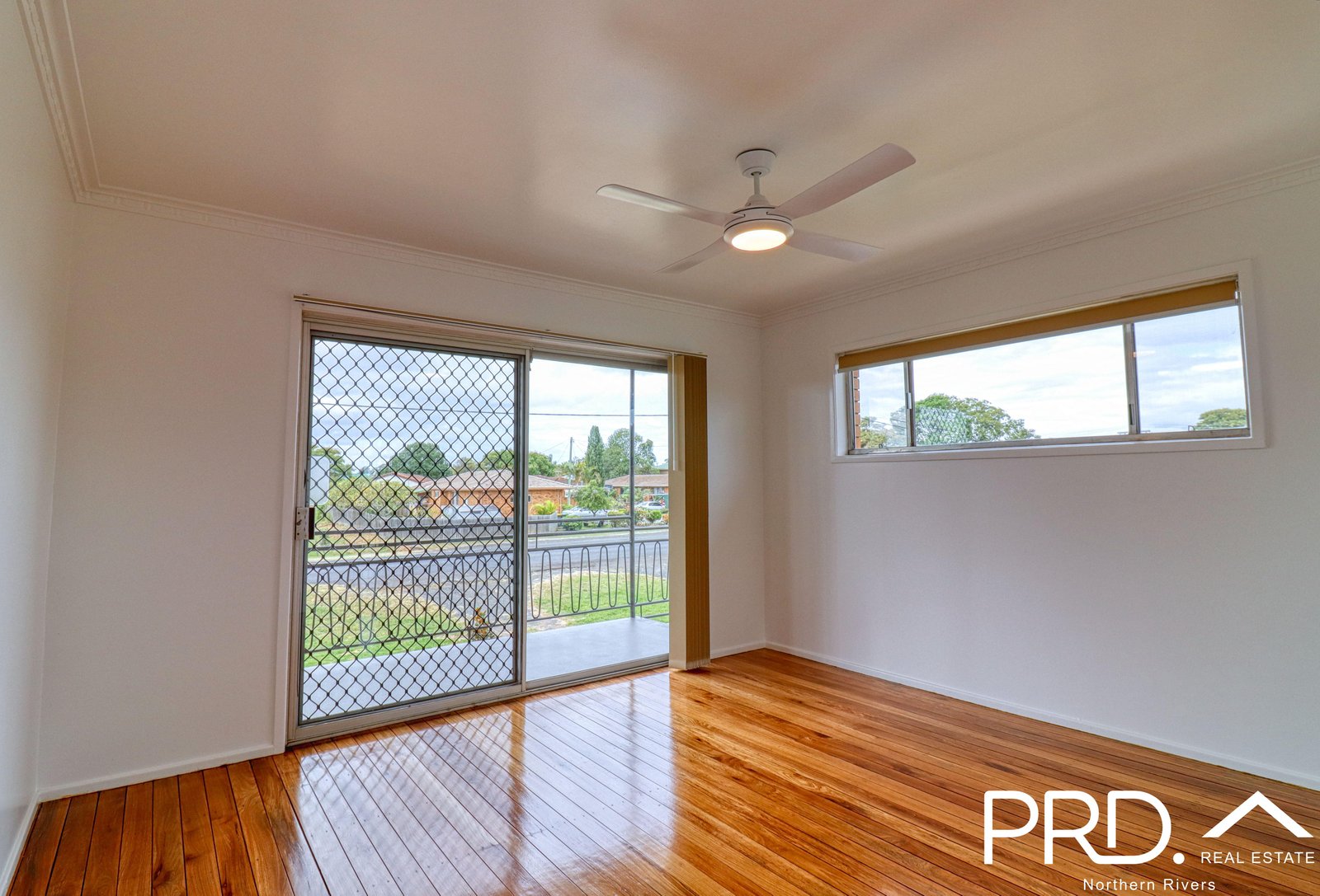 1/50 East Street CASINO 8