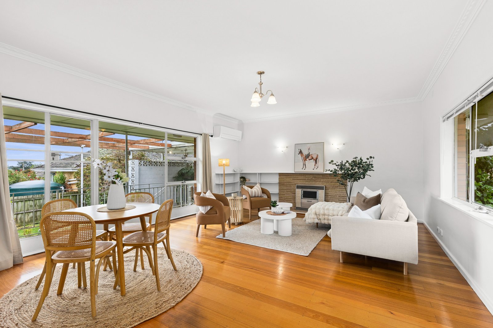Gallery: 150 Roslyn Road