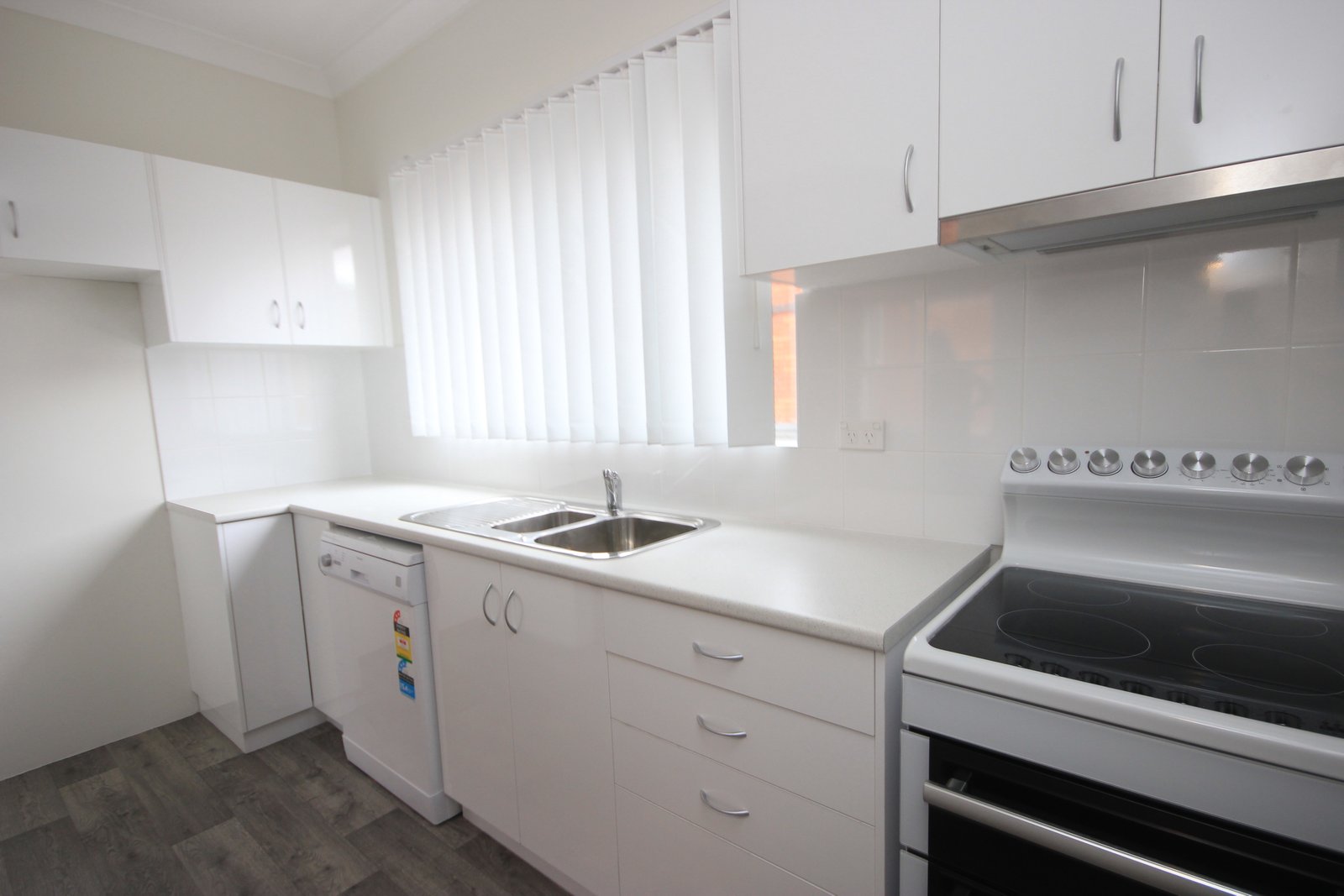 150 Russell Avenue DOLLS POINT 1