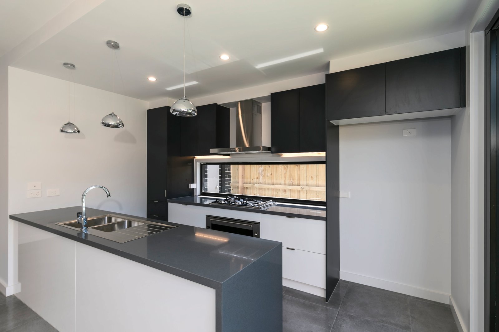 Gallery: 1/50 Woodbine Grove