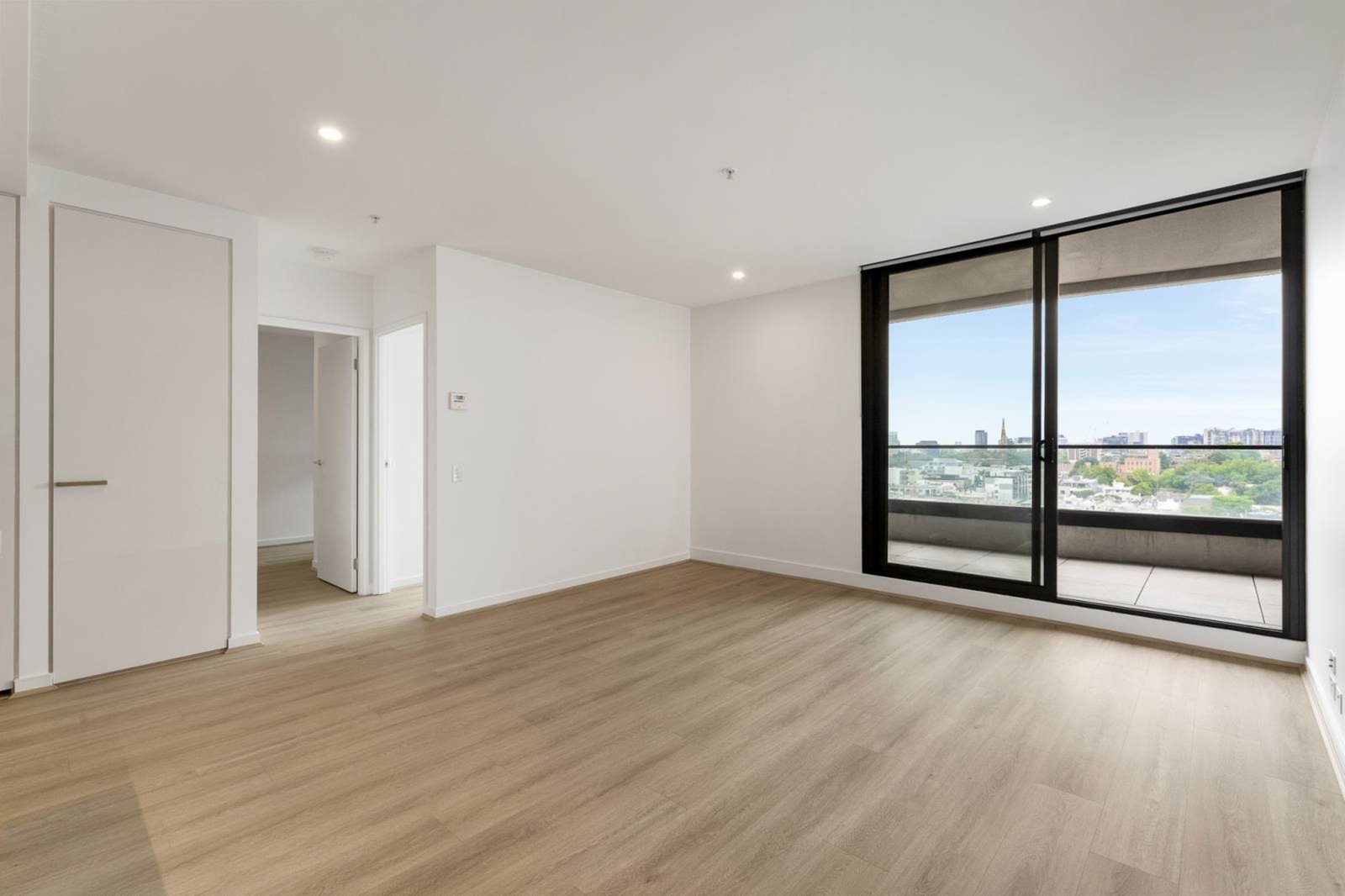 Gallery: 1502/3 Yarra Street
