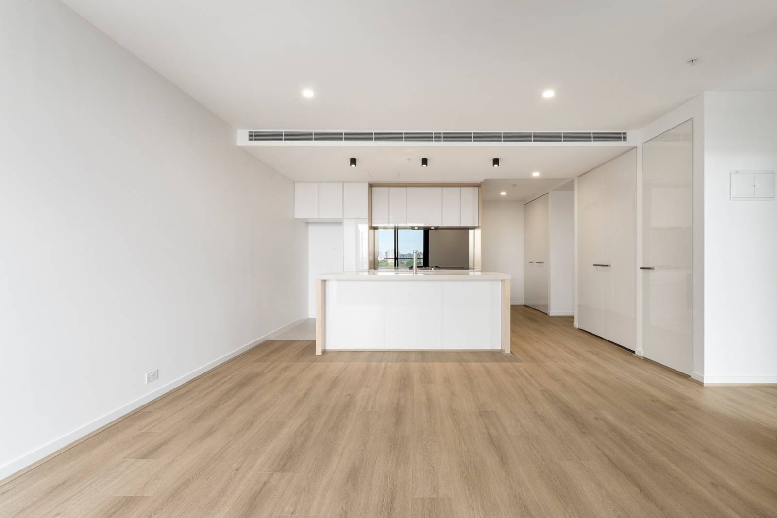 Gallery: 1502/3 Yarra Street
