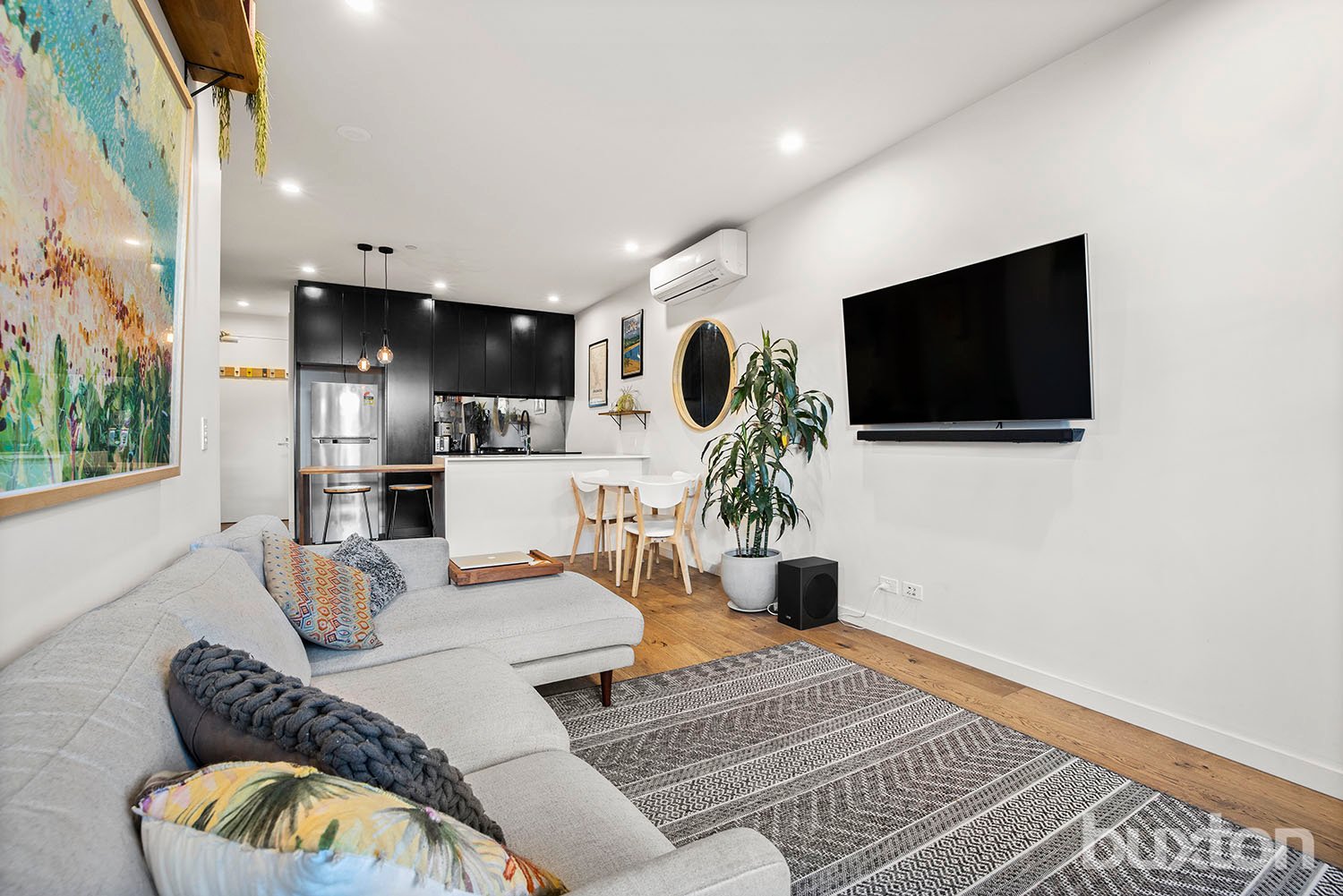 Gallery: 15/1 Major Street