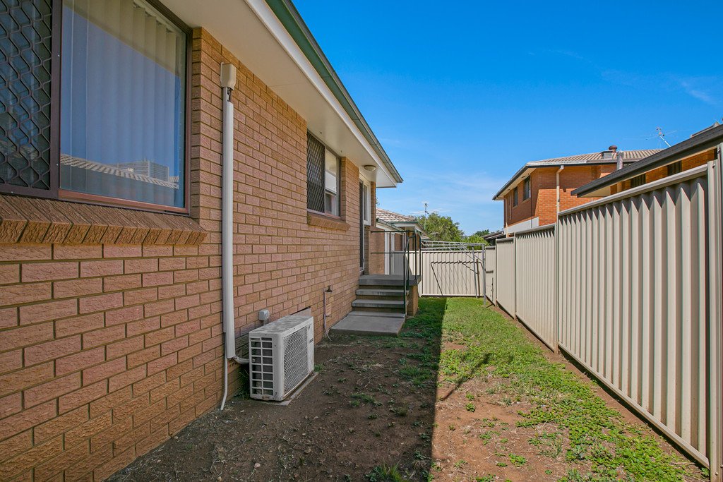 1/51 Rawson Avenue TAMWORTH 14