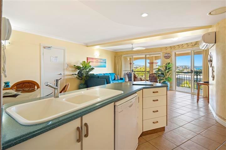 15/10 Golden Orchid Drive AIRLIE BEACH 5