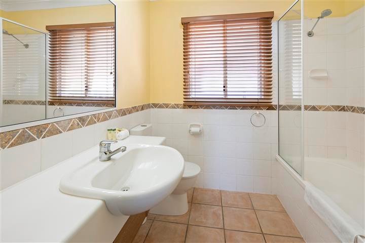 15/10 Golden Orchid Drive AIRLIE BEACH 9