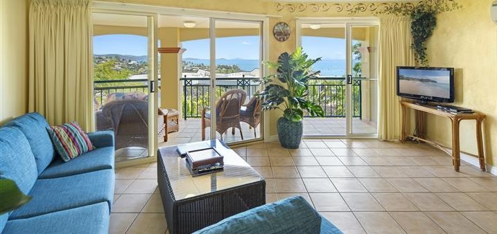 15/10 Golden Orchid Drive AIRLIE BEACH 11