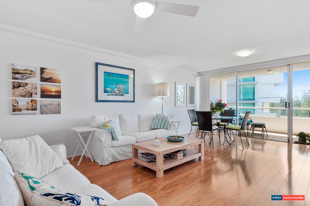 15/100 The Esplanade BURLEIGH HEADS 4