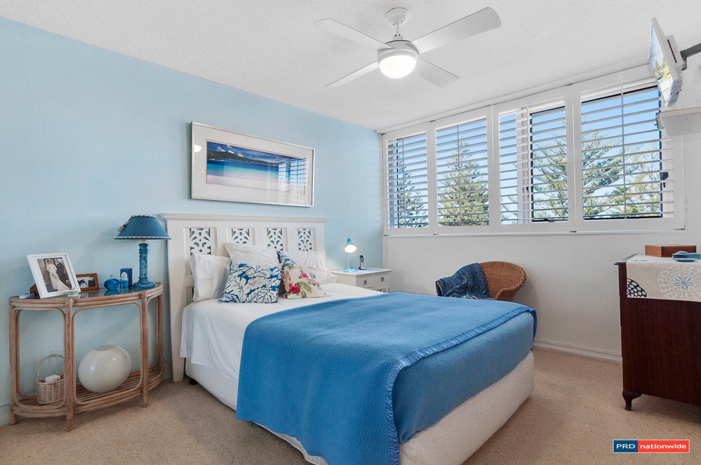 15/100 The Esplanade BURLEIGH HEADS 5