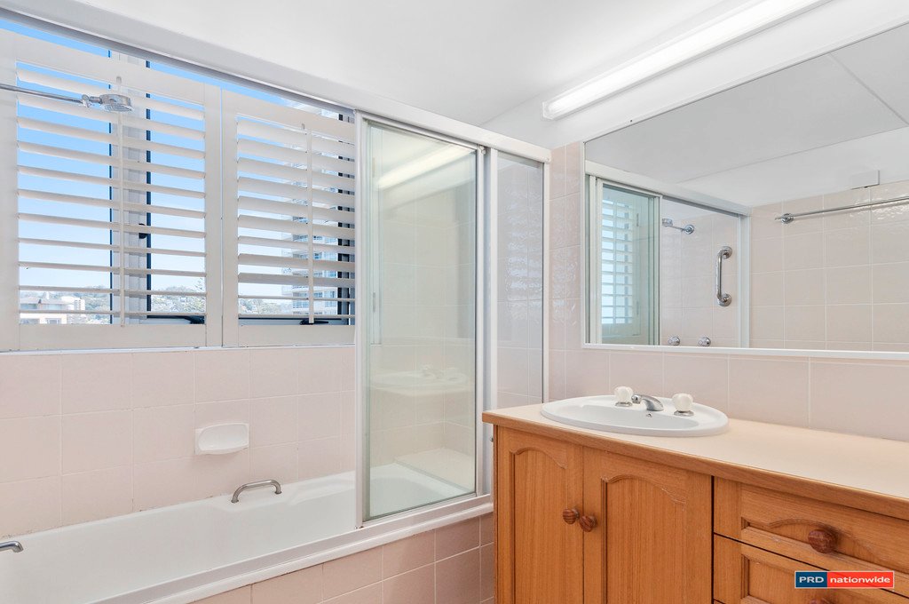 15/100 The Esplanade BURLEIGH HEADS 8