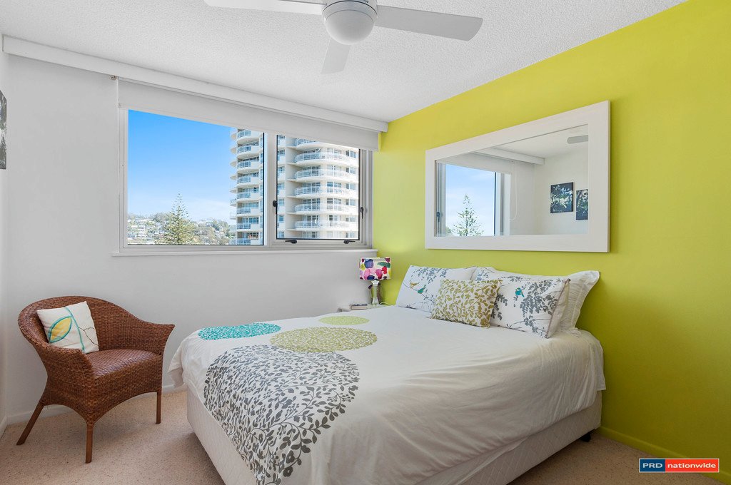 15/100 The Esplanade BURLEIGH HEADS 9