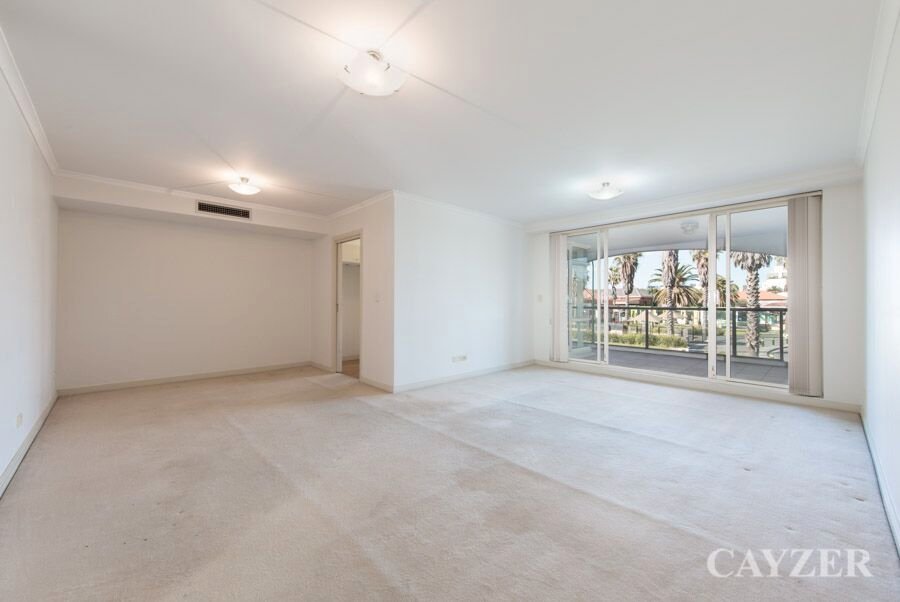 Gallery: 15/105 Beach Street