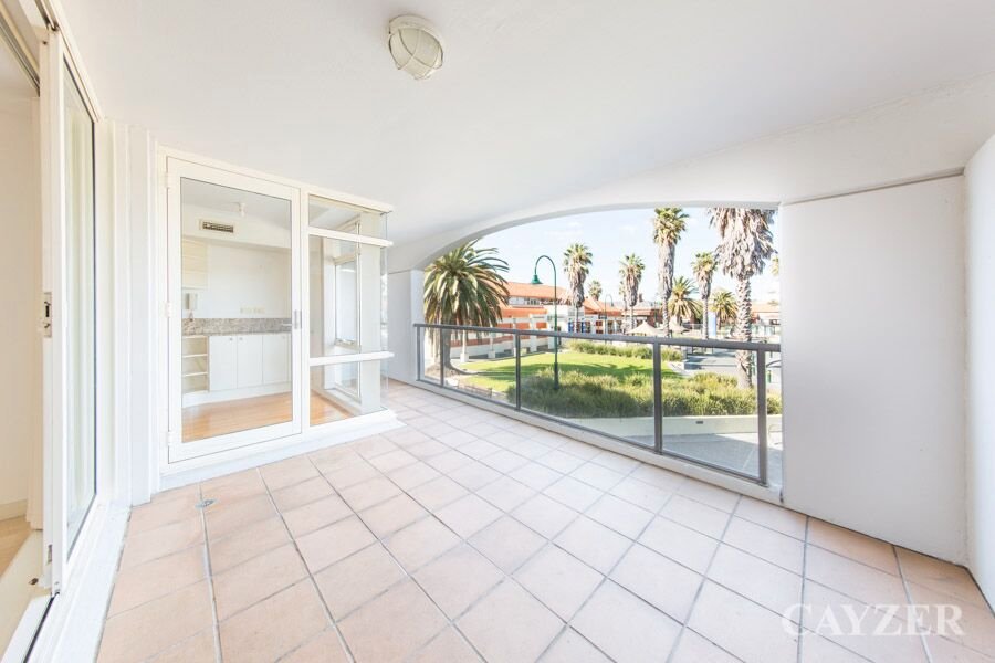 Gallery: 15/105 Beach Street