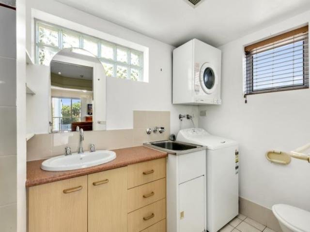 15/106 Marine Parade SOUTHPORT 5