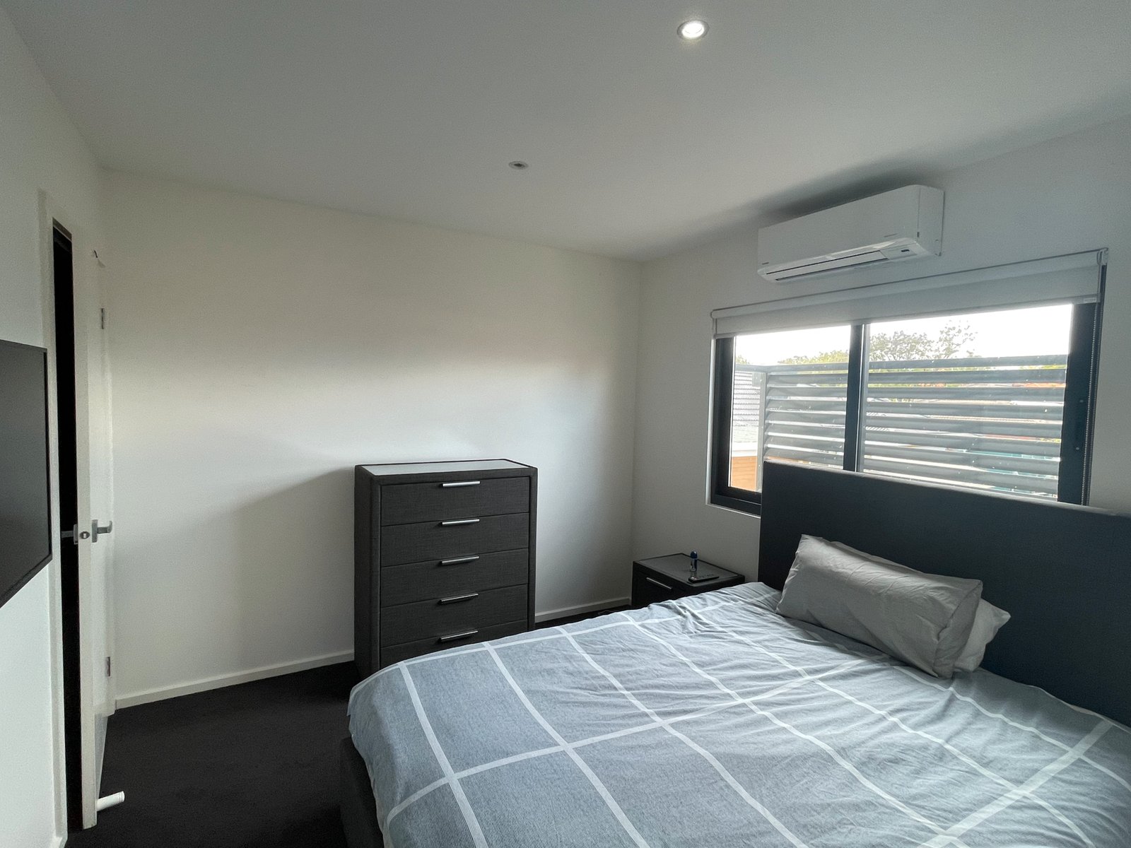 Gallery: 15/110 Atherton Road