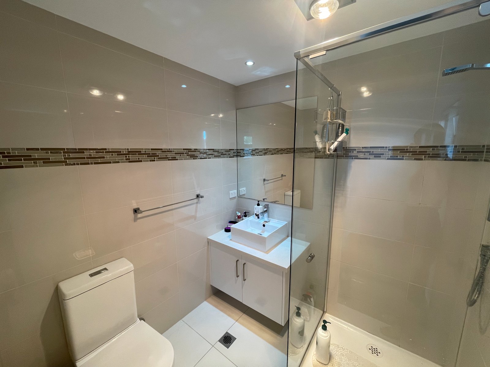 Gallery: 15/110 Atherton Road