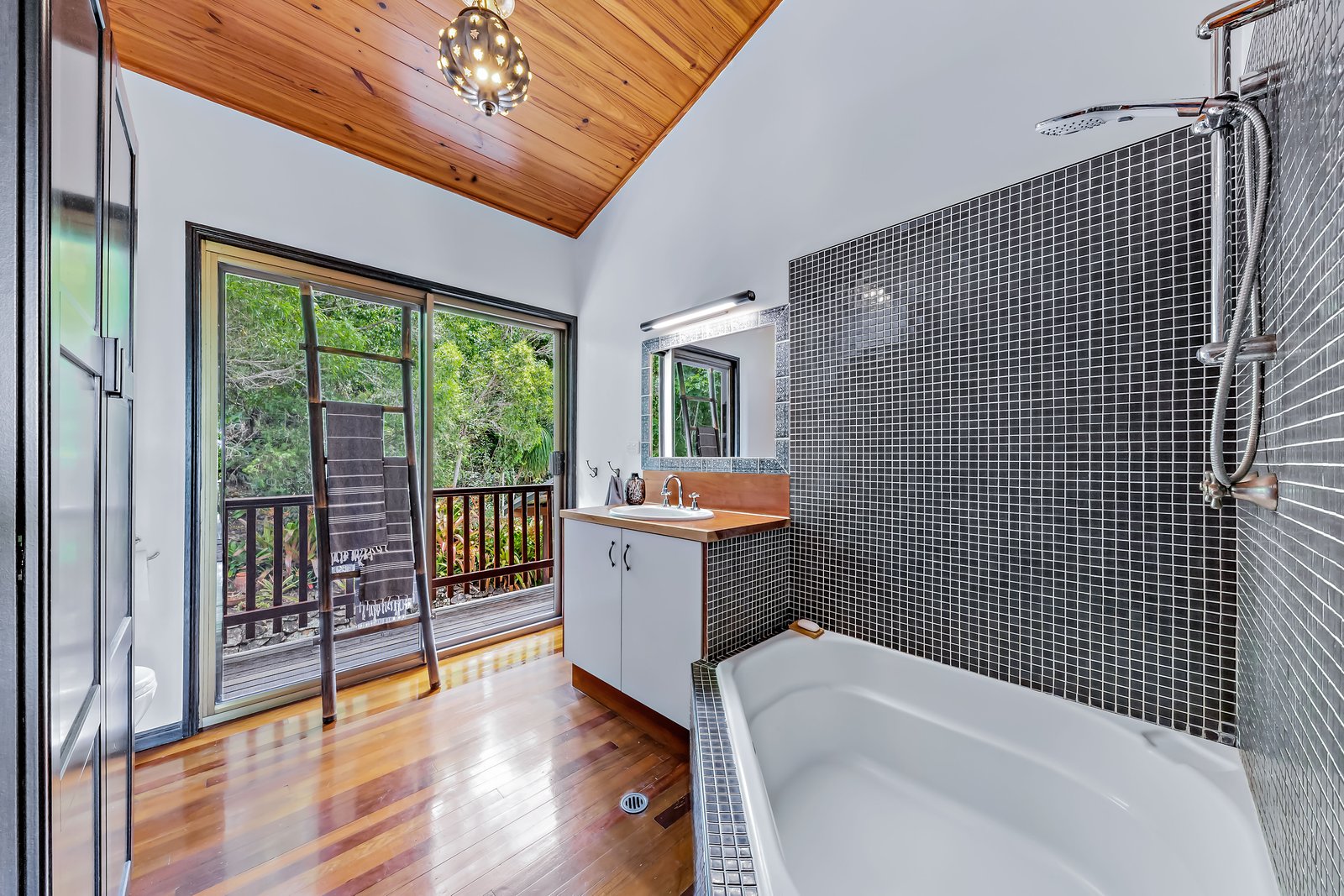 151/153 Orchid Road CANNON VALLEY 6