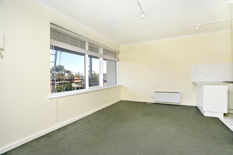 Gallery: 15/122 Beaconsfield Parade