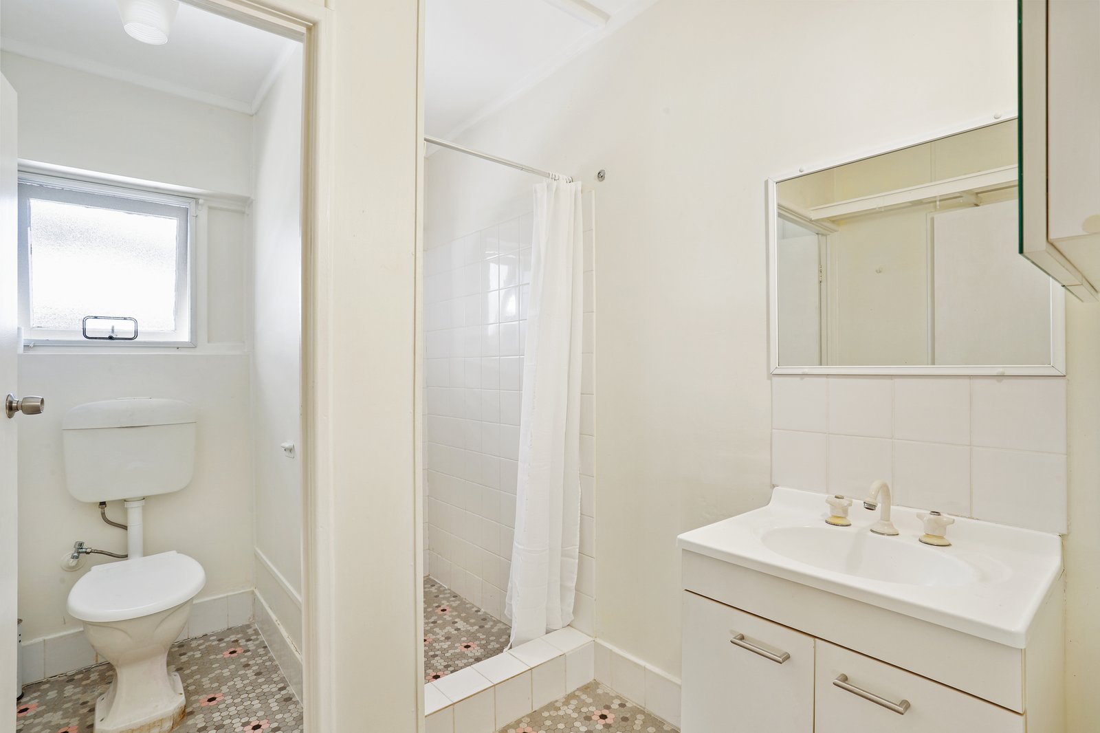 15/14 The Esplanade BURLEIGH HEADS 3