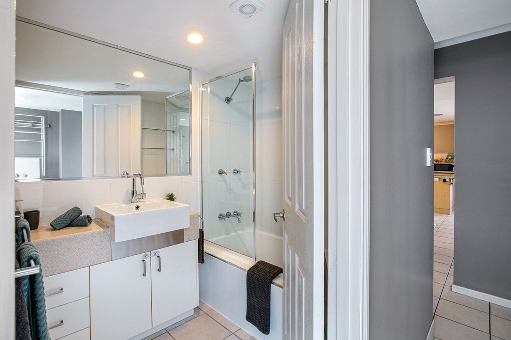 15/16 Beach Road CANNONVALE 6