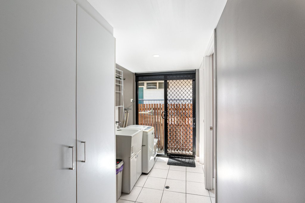 15/16 Beach Road CANNONVALE 7