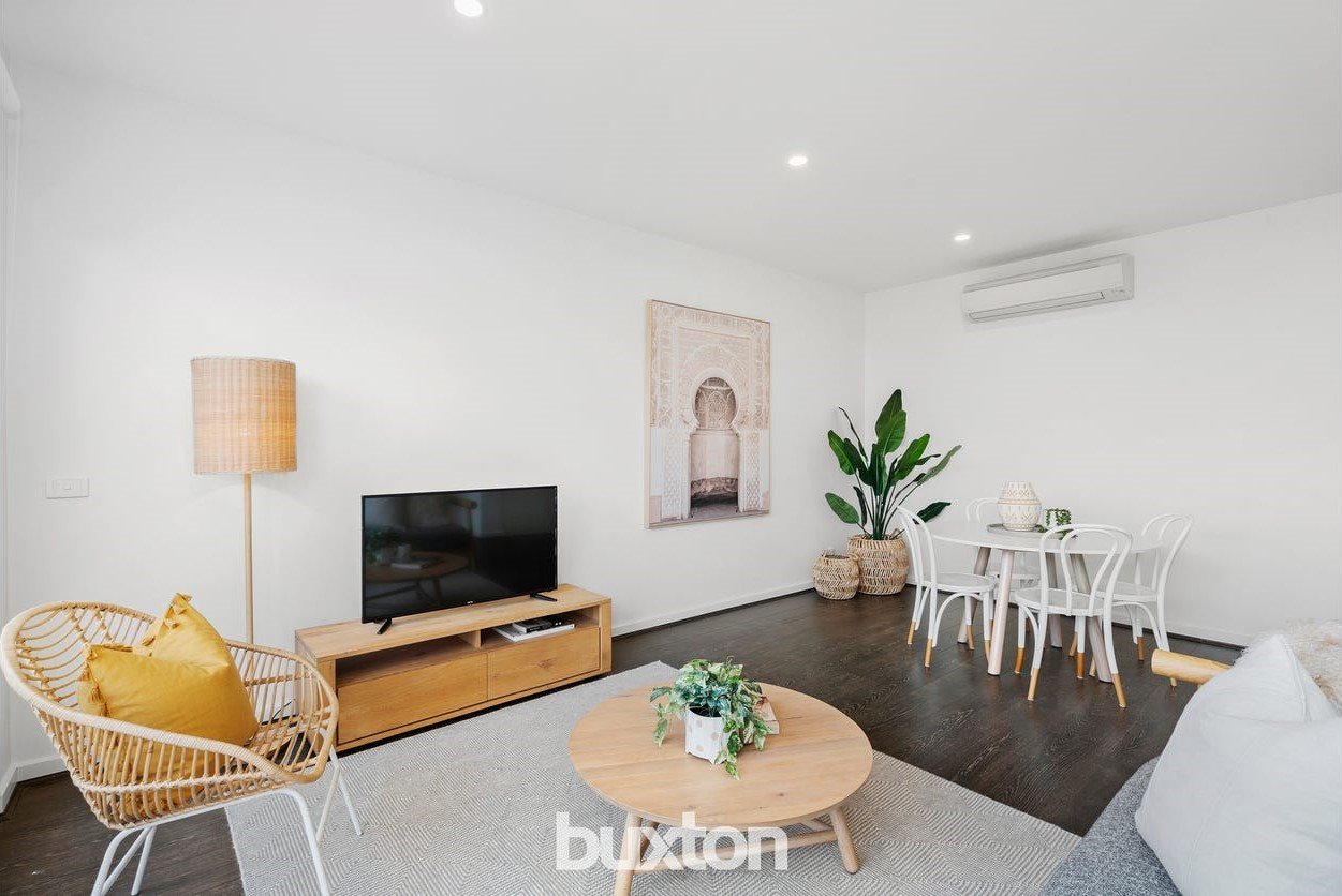Gallery: 15/167 Beach Road