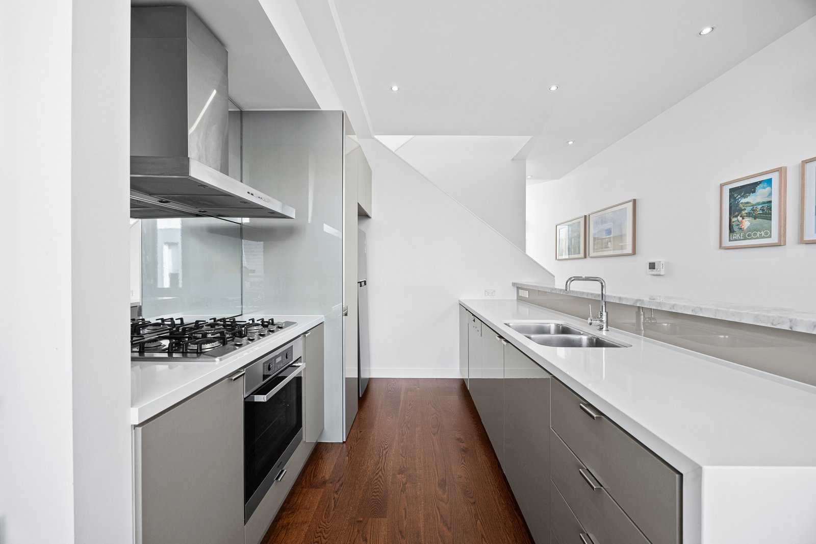 Gallery: 15/170 Beach Road