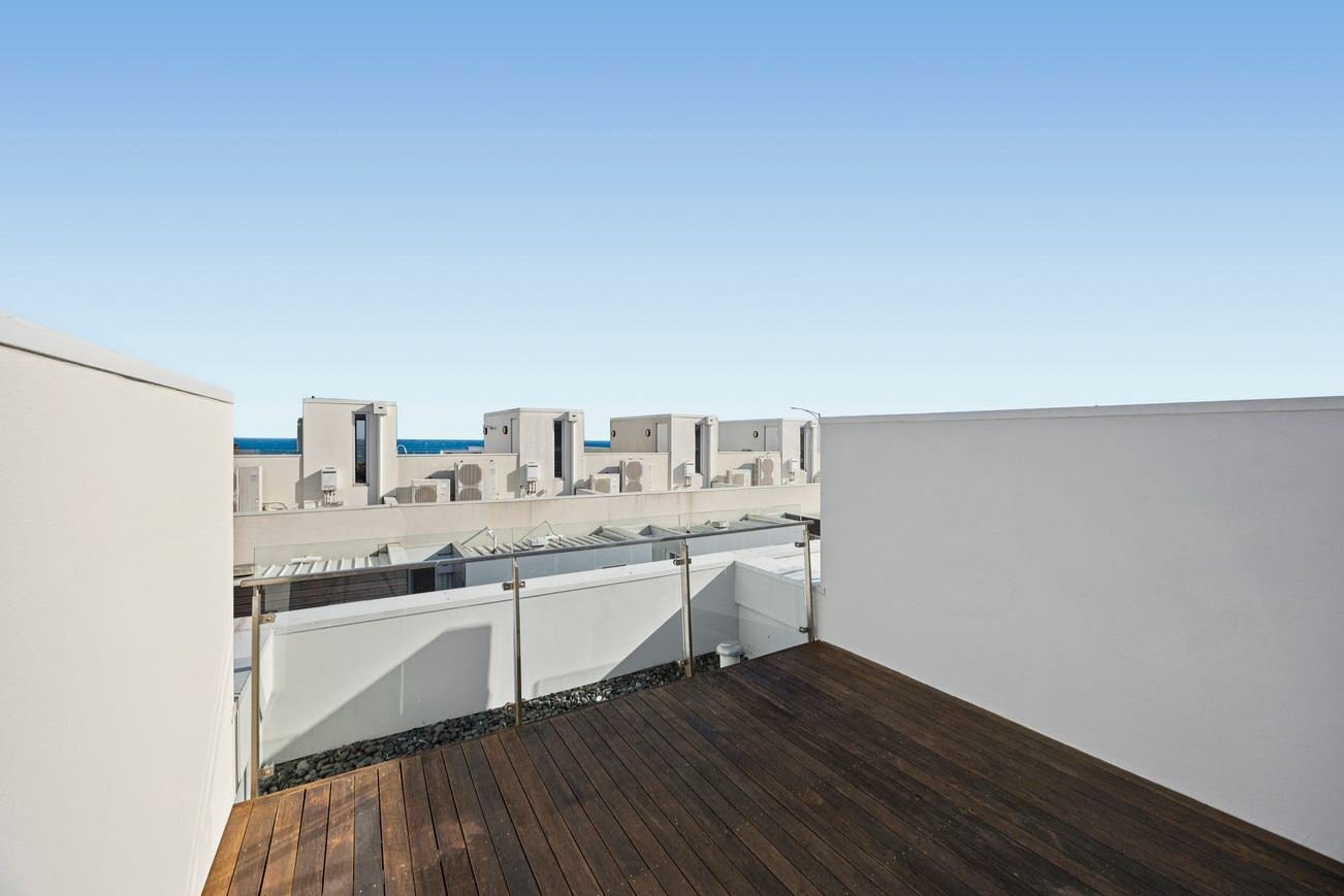 Gallery: 15/170 Beach Road