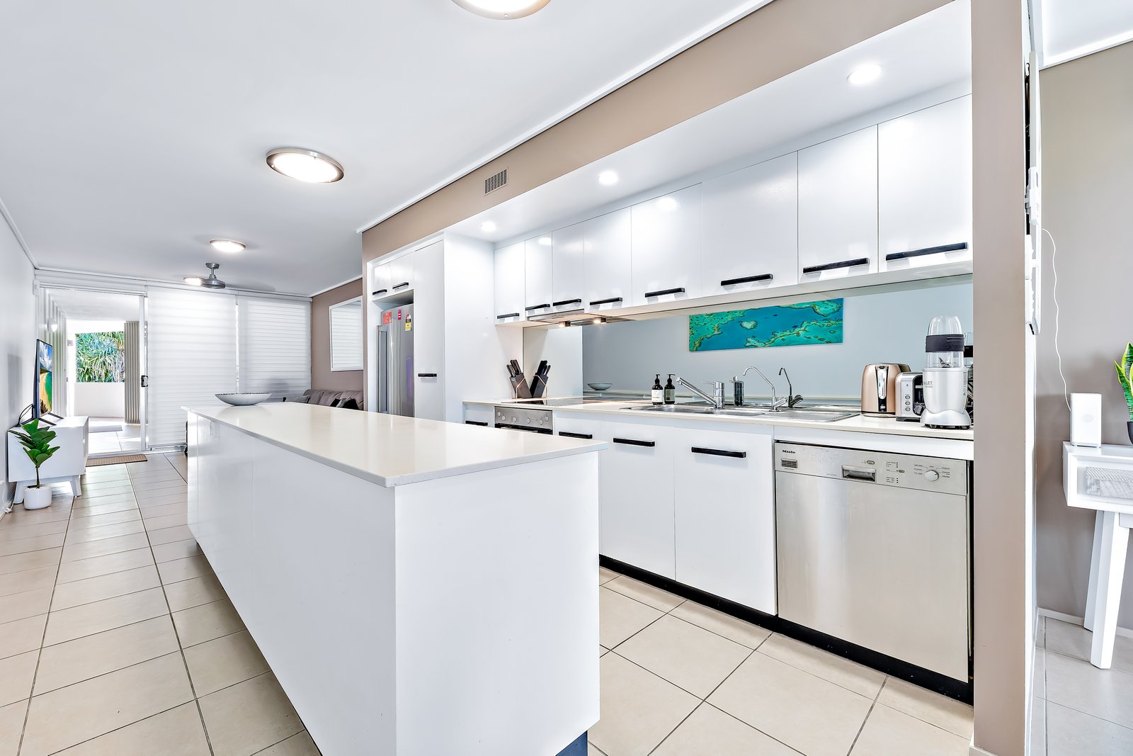 15/18 Seaview Drive AIRLIE BEACH 3