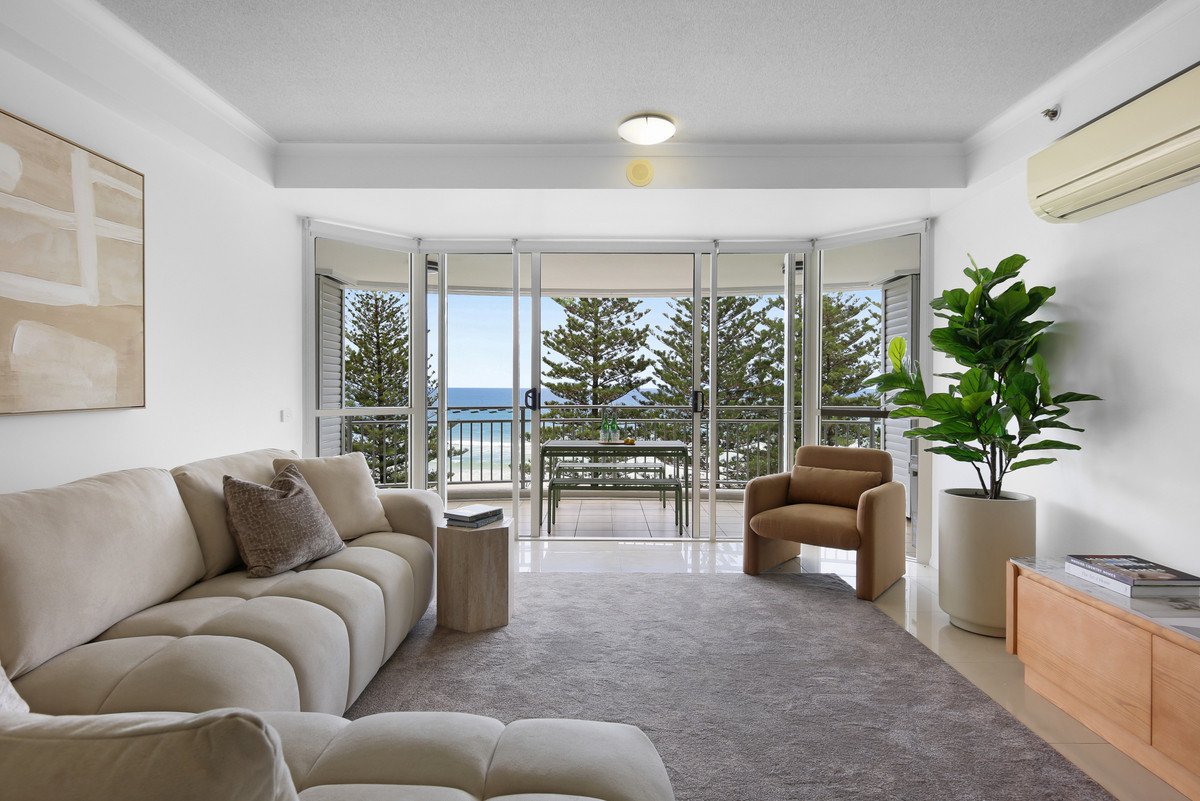15/186 The Esplanade Burleigh Heads 3