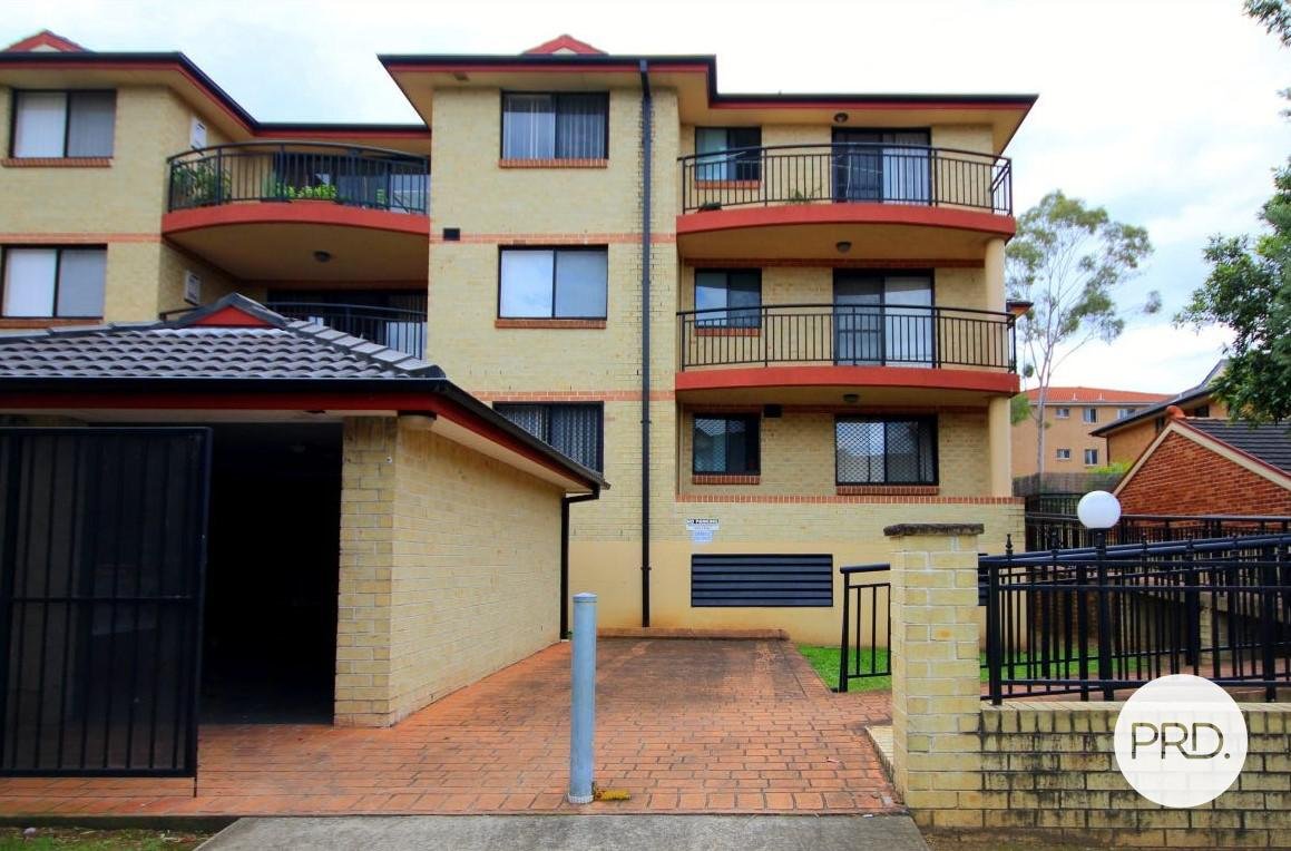 15/1a Carmen Street BANKSTOWN 1