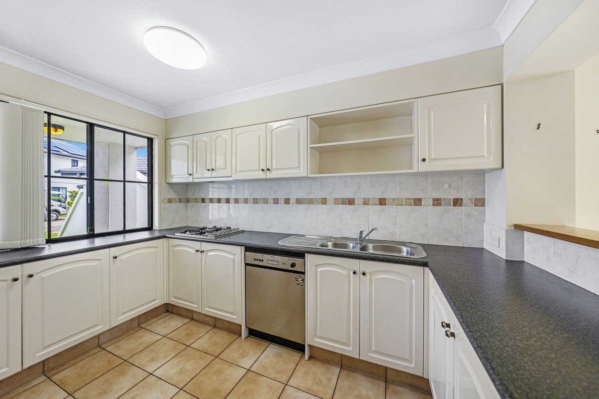 15/2-18 Beachcomber Court Burleigh Waters 2