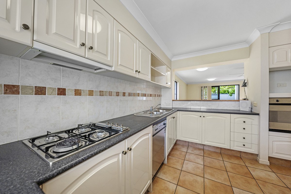 15/2-18 Beachcomber Court Burleigh Waters 3