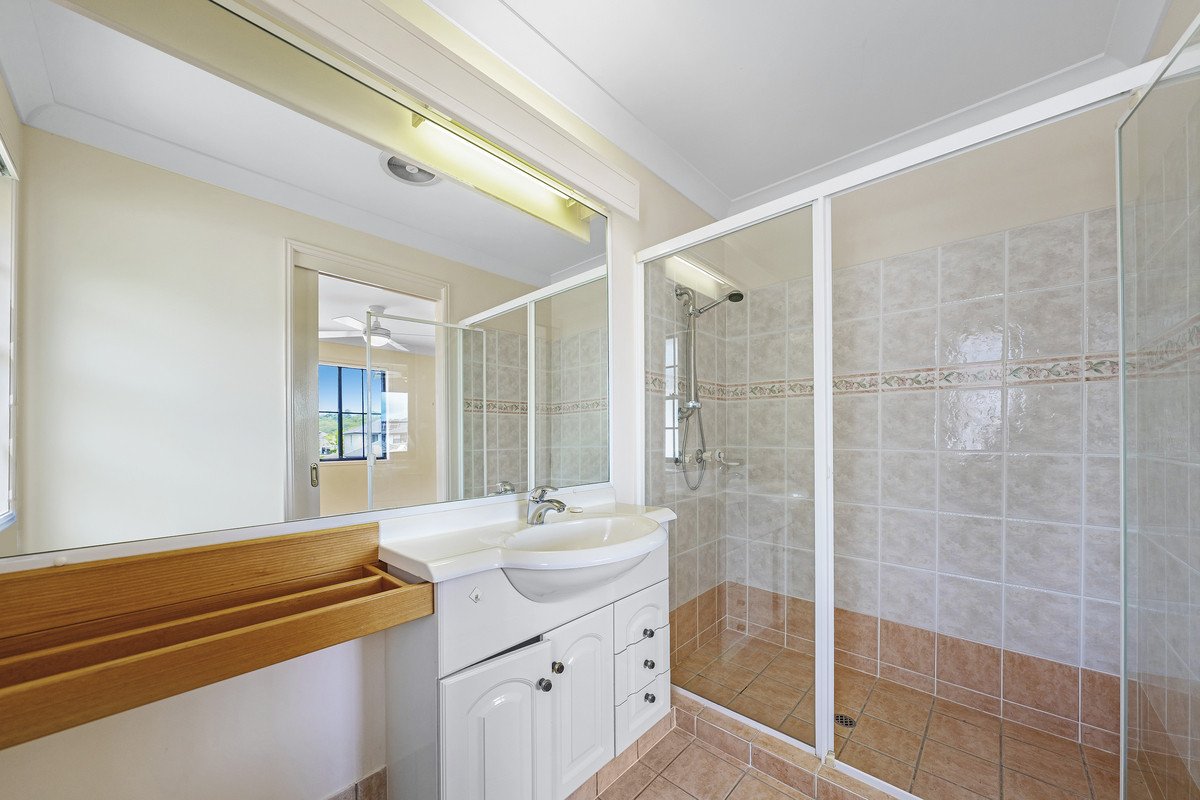 15/2-18 Beachcomber Court Burleigh Waters 11