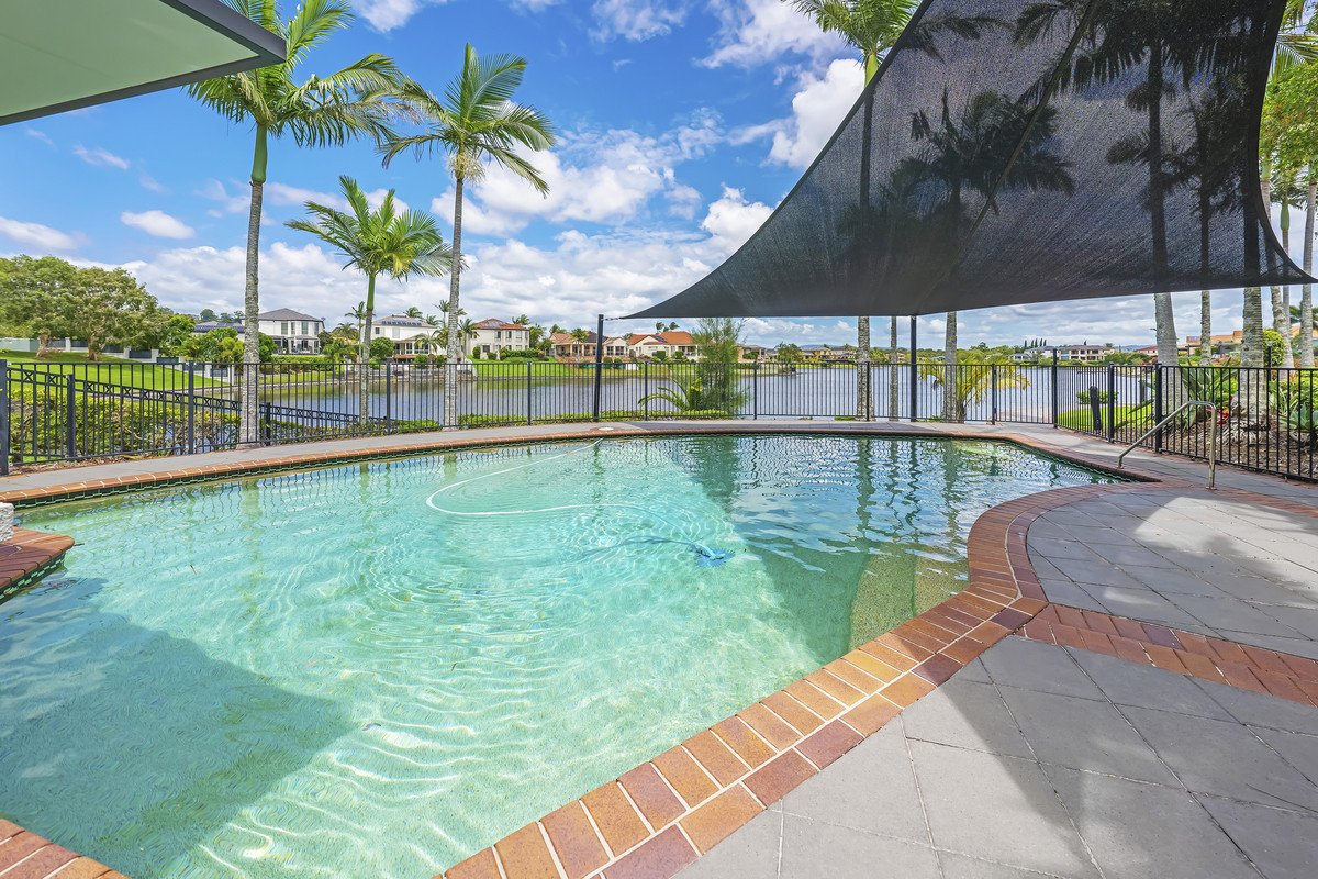 15/2-18 Beachcomber Court Burleigh Waters 15