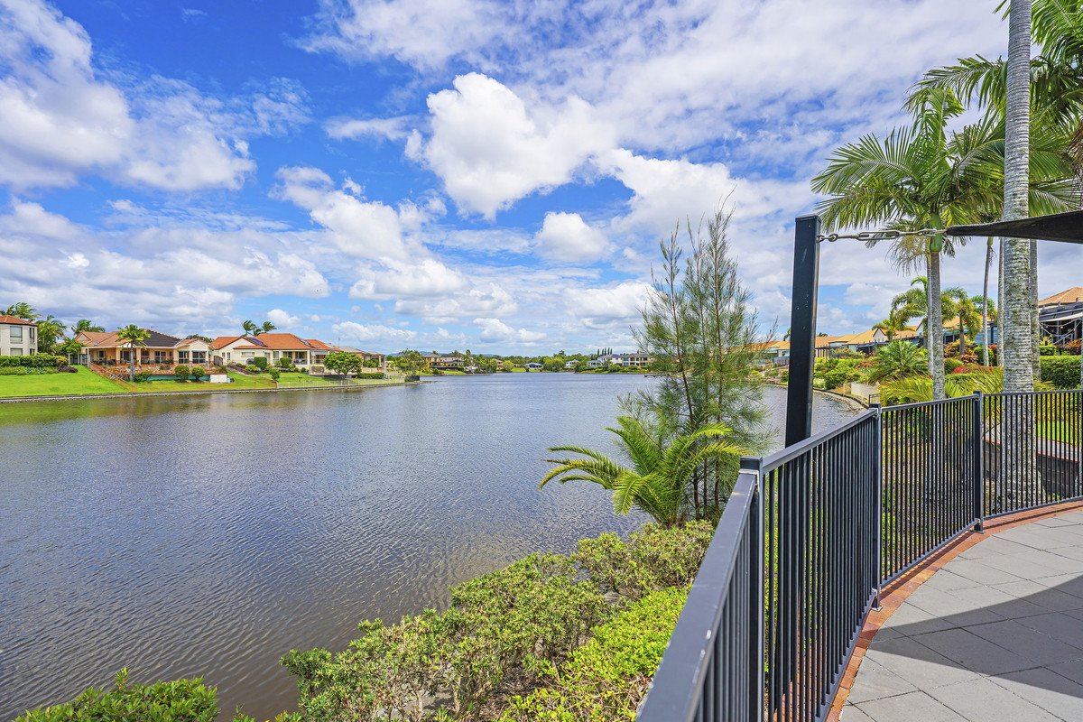 15/2-18 Beachcomber Court Burleigh Waters 16