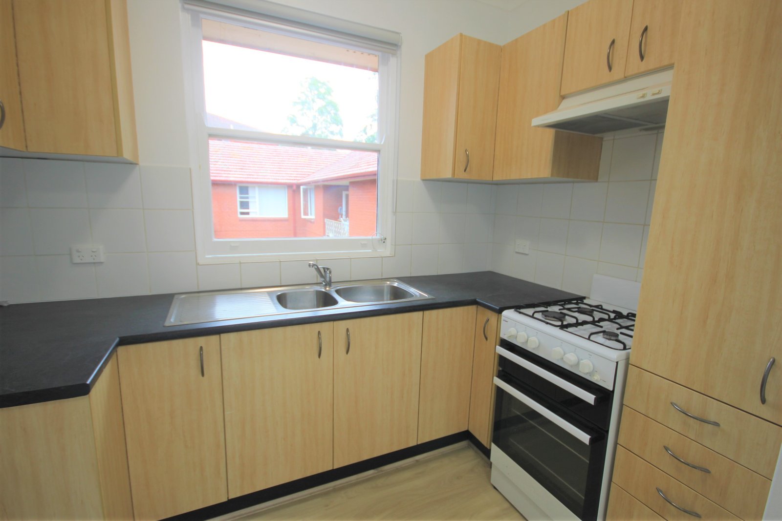 15/2-4 Taylor Street KOGARAH 2